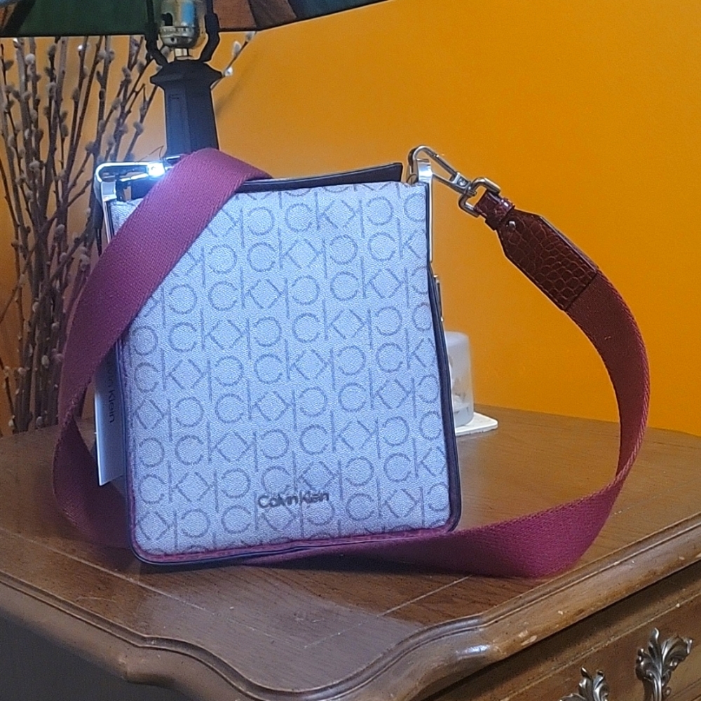 Calvin Klein Fay Small Crossbody